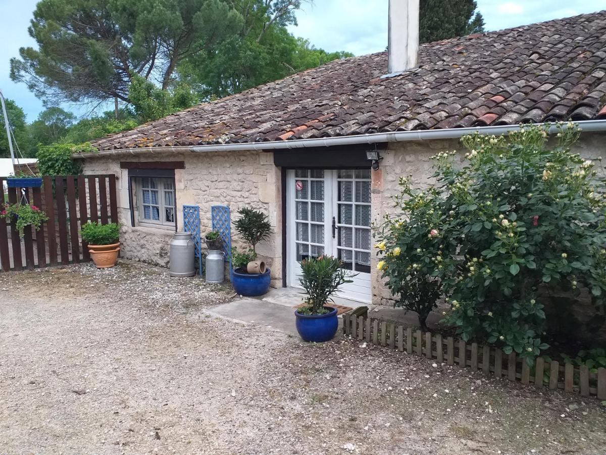 Les Demeures De La Laigne Bed & Breakfast Allas-Bocage Exterior photo